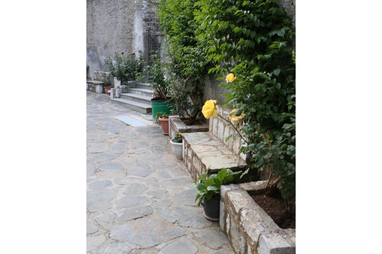 Maleatis Apollo Guesthouse Kosmas Exterior photo